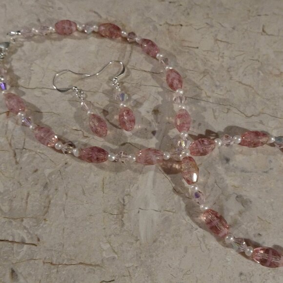 Petite handmade Mediterranean necklace/earring set in two stylish colors - Picture 12 of 12